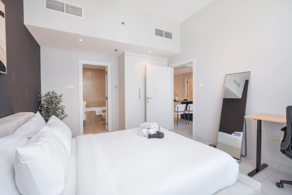 Marina Views 1-bedroom Sleeps 4 With Balcony