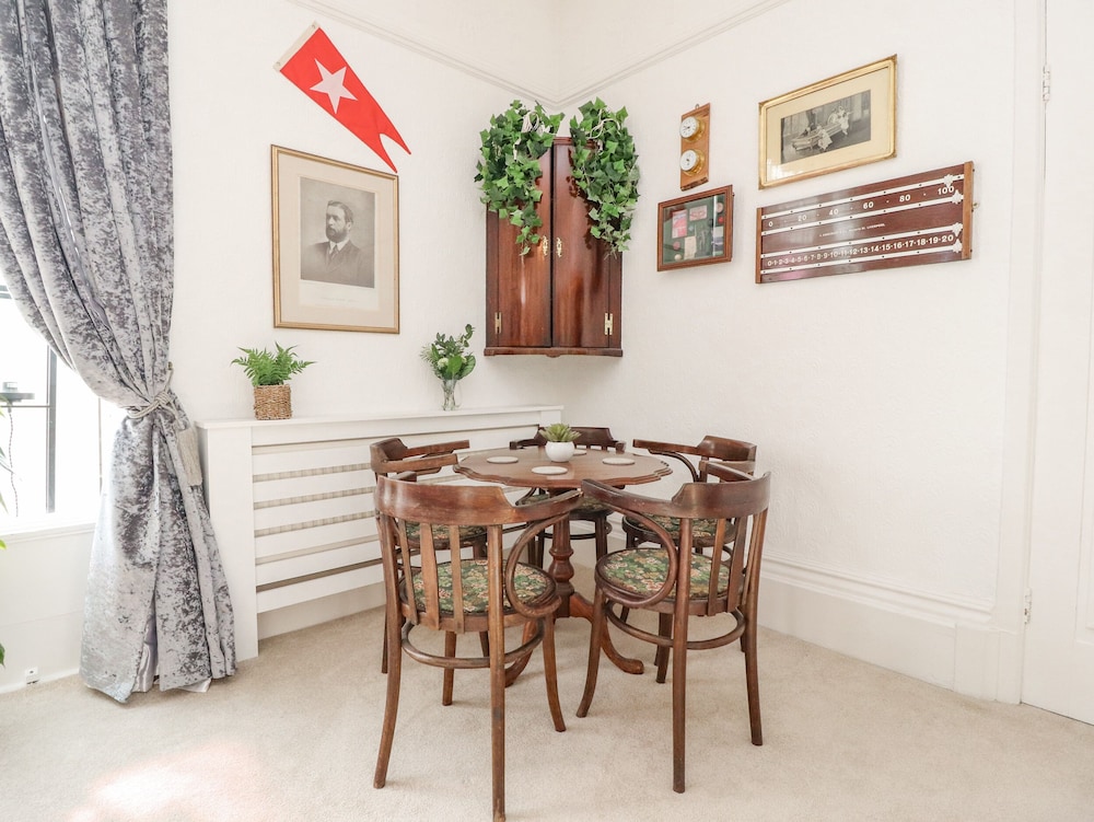 Ismay Billiard Room Apartment - Titanic Interest