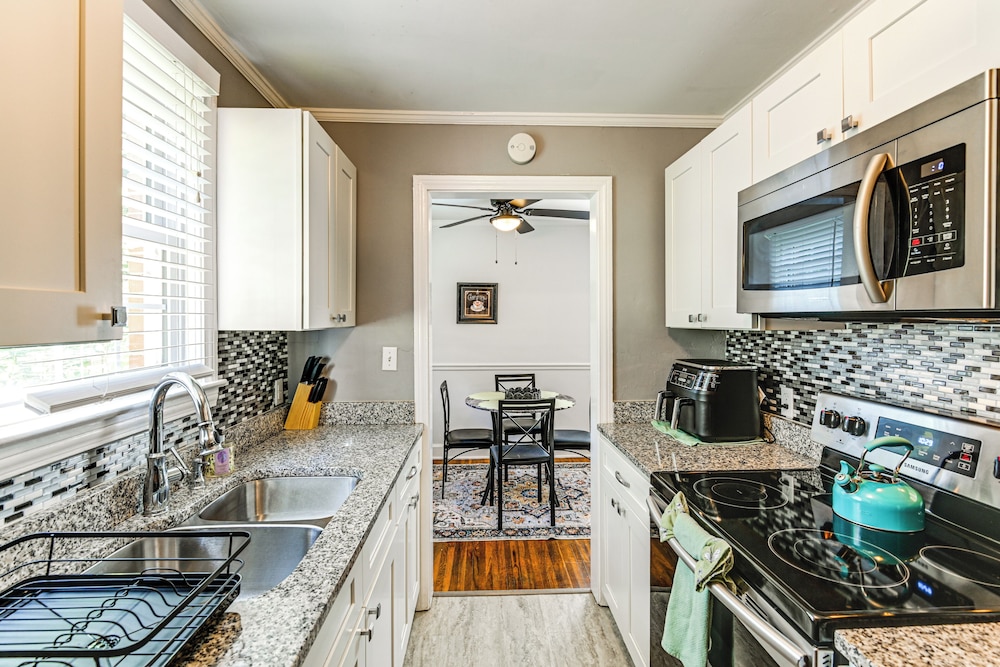 7 Mi to Dtwn: Apt w/ Spacious Yard in Nashville