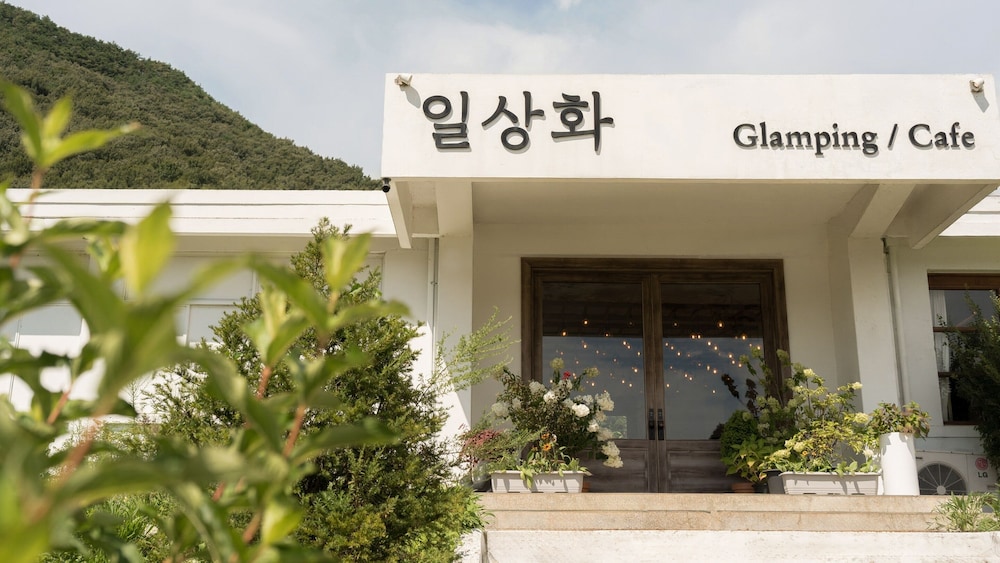 Boeun Ilsanghwa Glamping