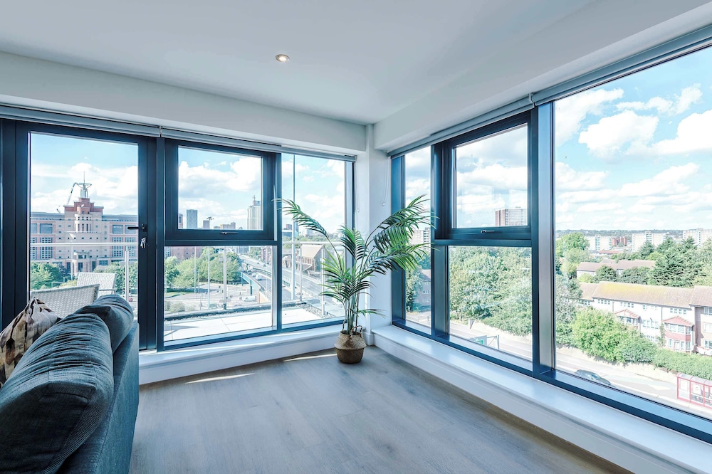 Premium City Penthouse Ideal For Business