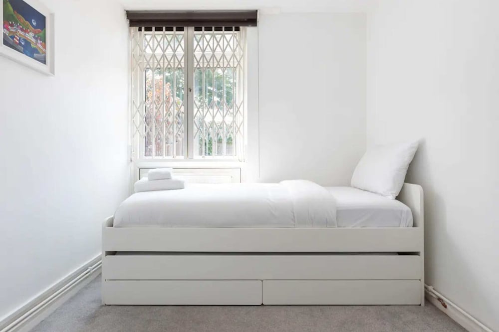 Spacious & Welcoming 4BD House - Kennington