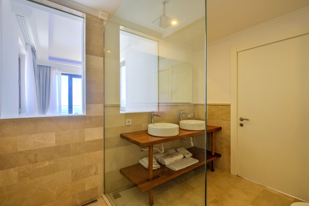Highclere Hotel and Spa - Image 112