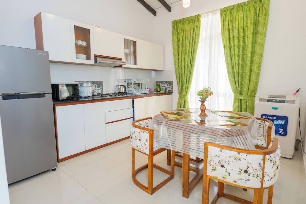 Green Retreat 2BR Hideout