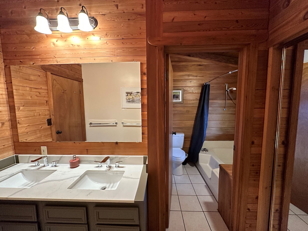 New Denver Lodge 25