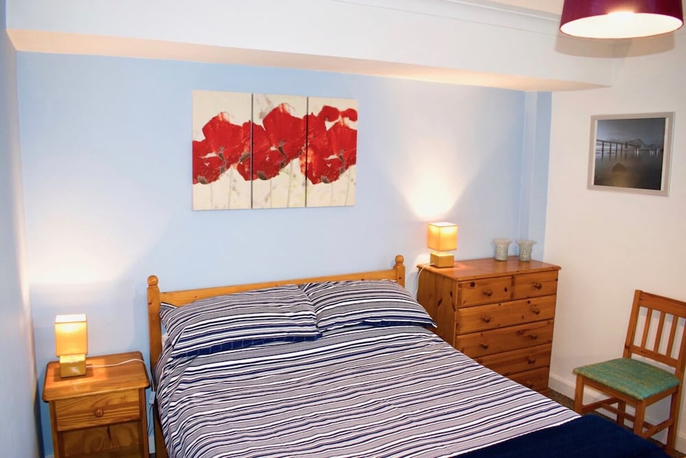 Welcoming and Homely 2 Bed in Central Location view 5