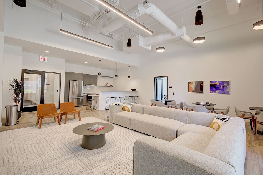 Lincoln Park 8BR Prime Spot Easy City Access