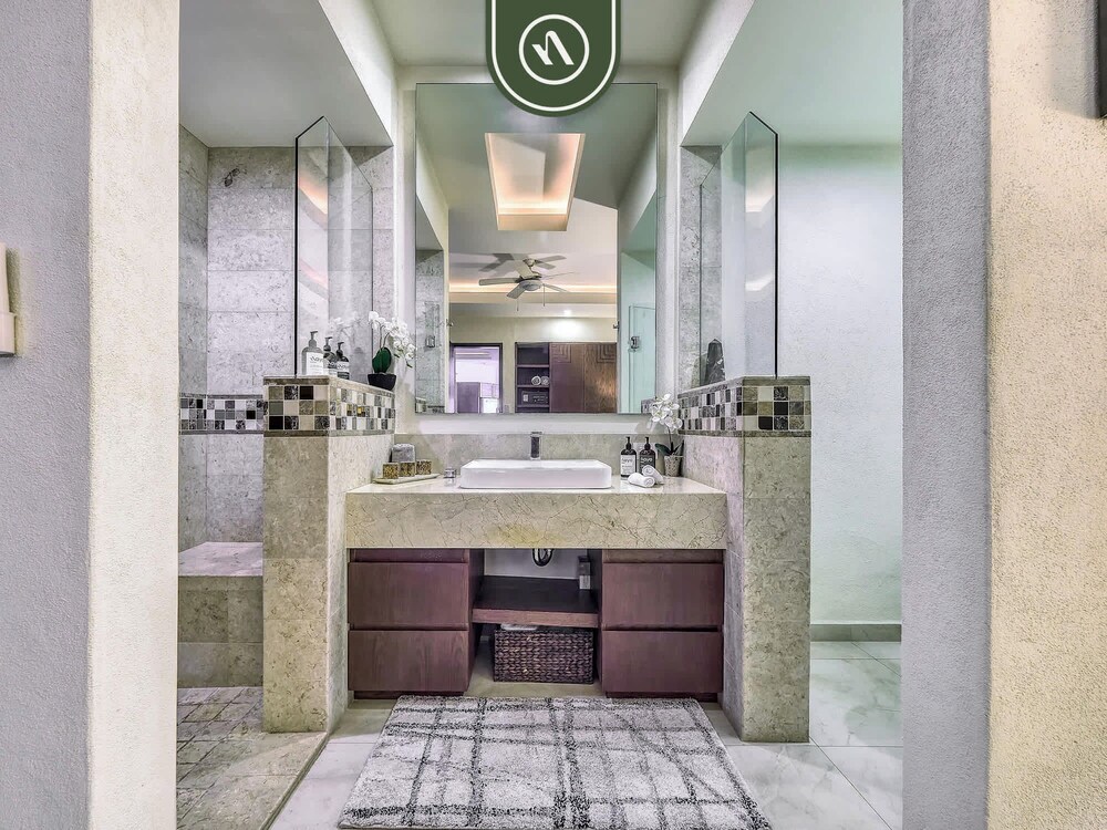 Amazing 1 BR Condo in Romantic Zone - Rooftop Pool