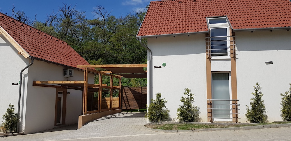 Kenese-Völgye Villahotel