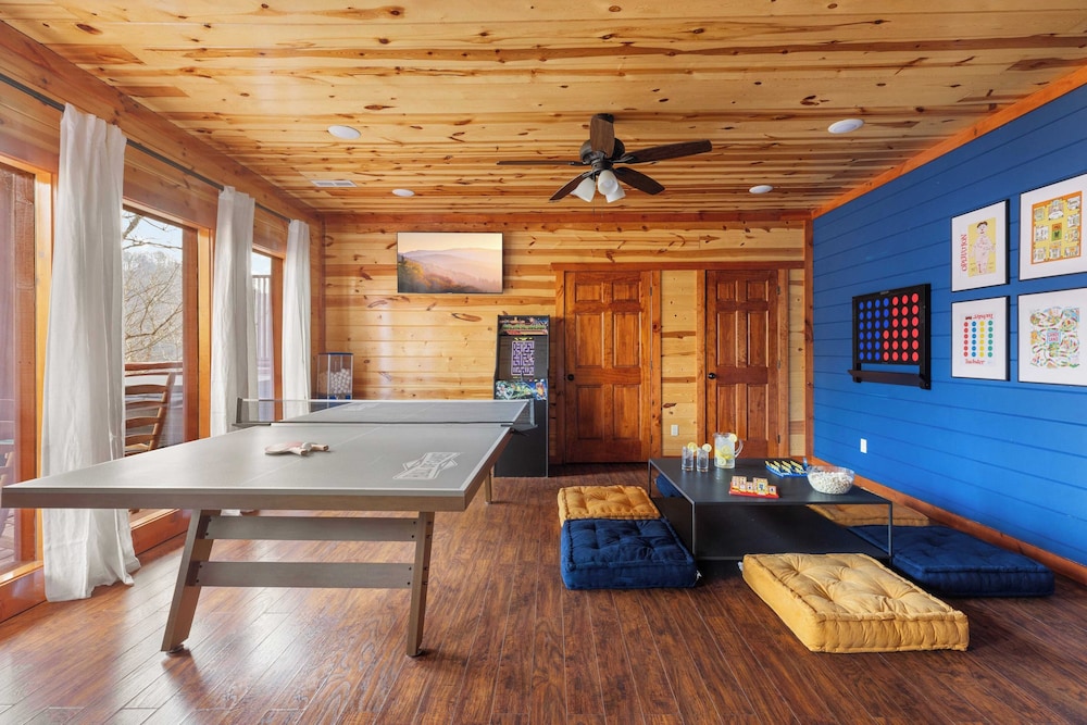 Sleeps 20! Indoor Pool & Home Theater Redesigned Boulder Ridge by Avantstay
