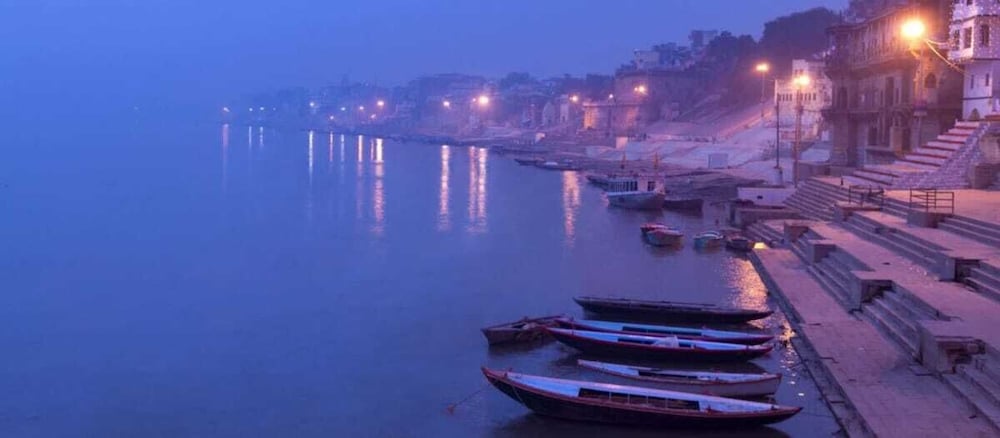 Sada Shiv Guest House near Ganga river