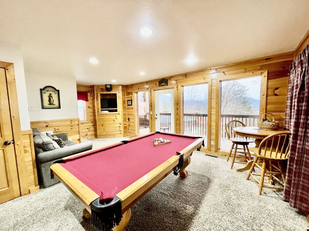 Picture Perfect 2 Bedroom Cabin by RedAwning - Property Image 19