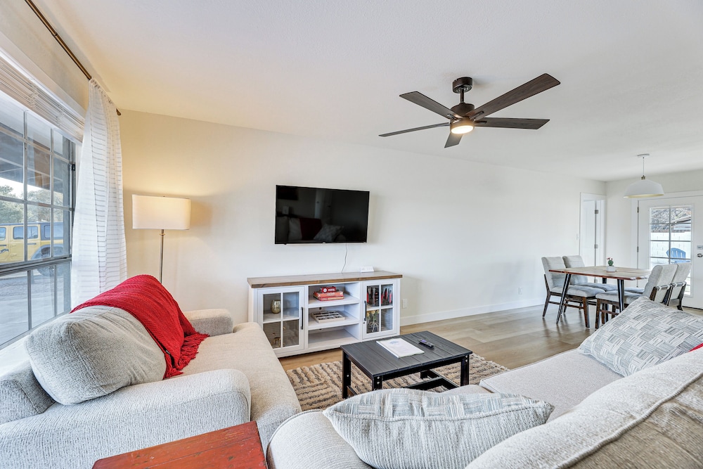 Patio Seating & Fire Pit: Family Home in Chandler!
