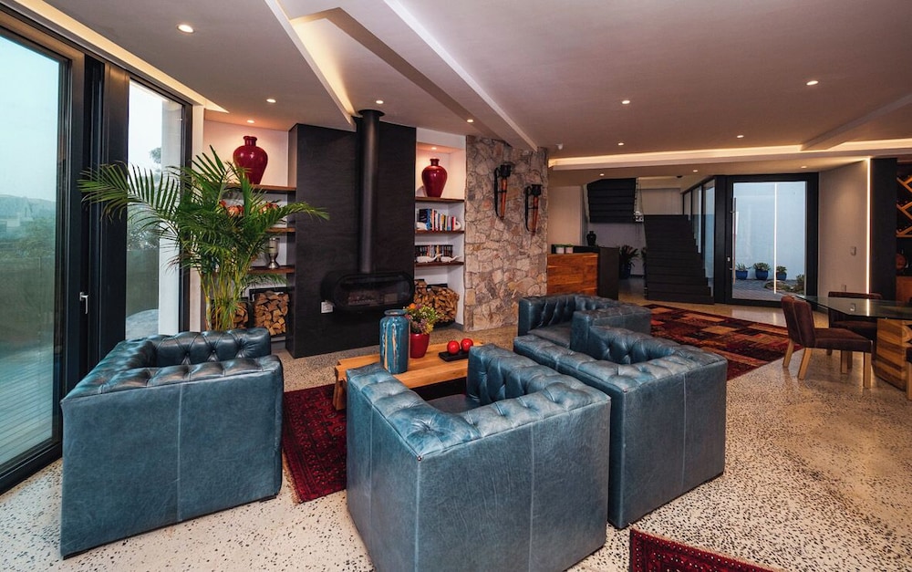 Boutique Ocean Views incorporating Wend
