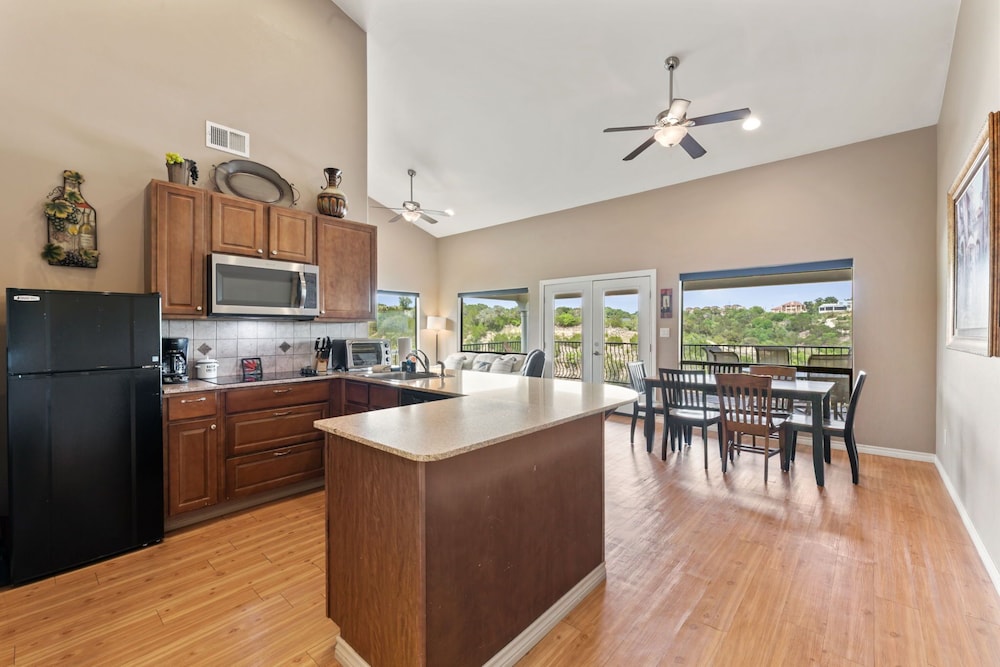 Chardonnay Haus - Unit C