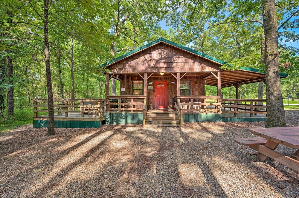 Relaxing Broken Bow Bungalow w/ Hot Tub & Deck! view 3