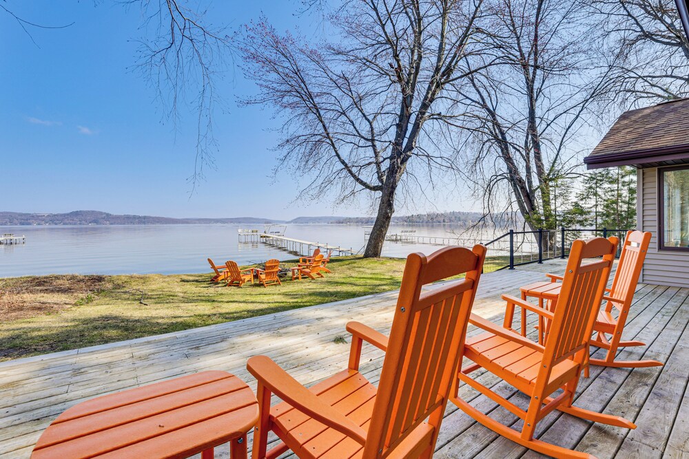 Lake Wisconsin Retreat w/ Dock: Great for Groups!