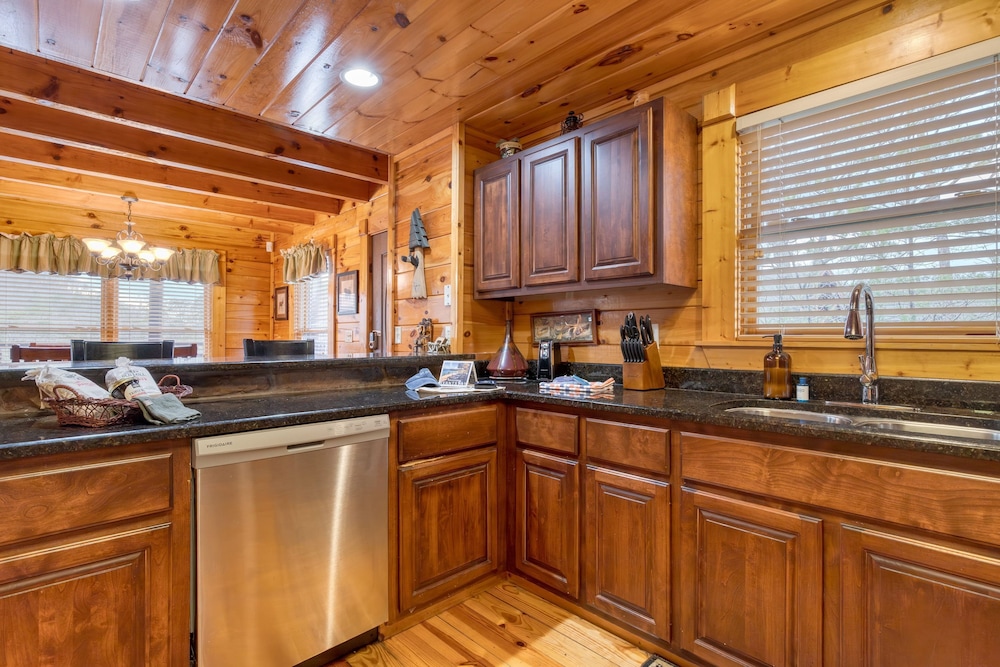 Anne s Place Cozy Cabin With Hot Tub Games Near Dollywood Attractions