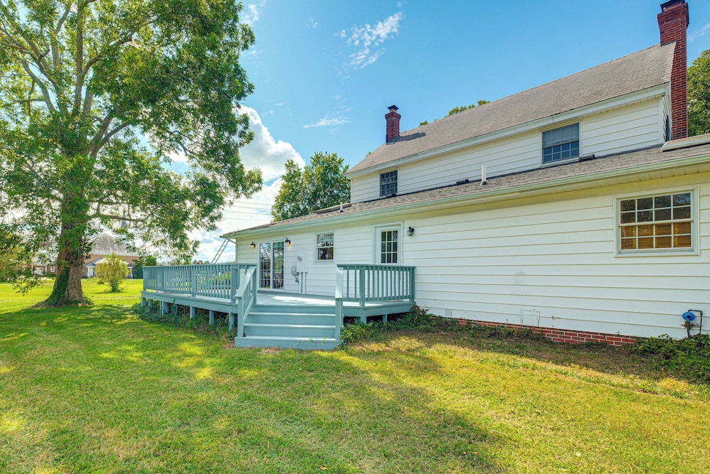 Walk to Dtwn Warsaw: Family Home w/ Deck!