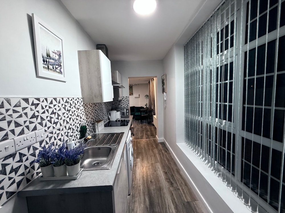 Serene Garden Room Suite City Centre