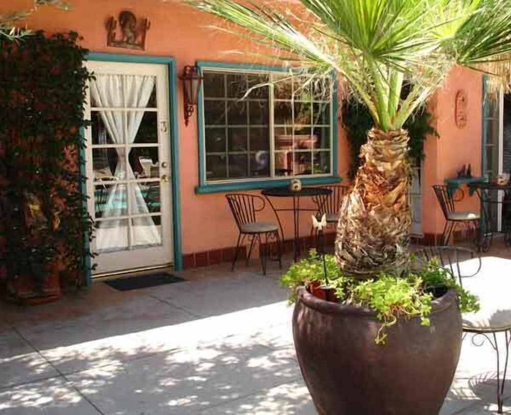 Palm Springs Vacations - Coyote Inn - Property Image 16
