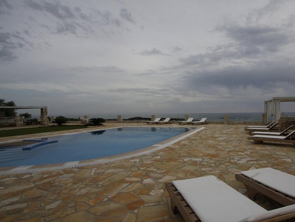 Agnanti Suites