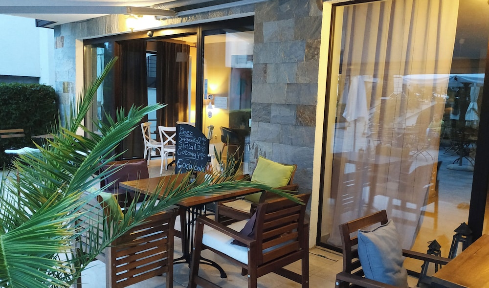 New Line Village Apartments, up to 4 Guests