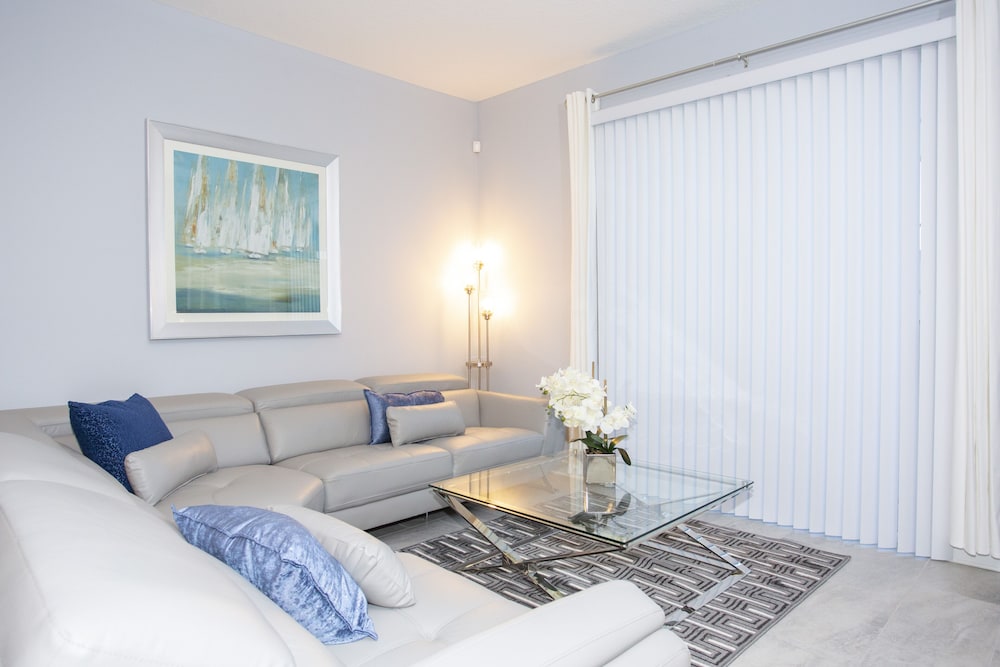 New 4 bdrms home at Champions Gate - Image 3