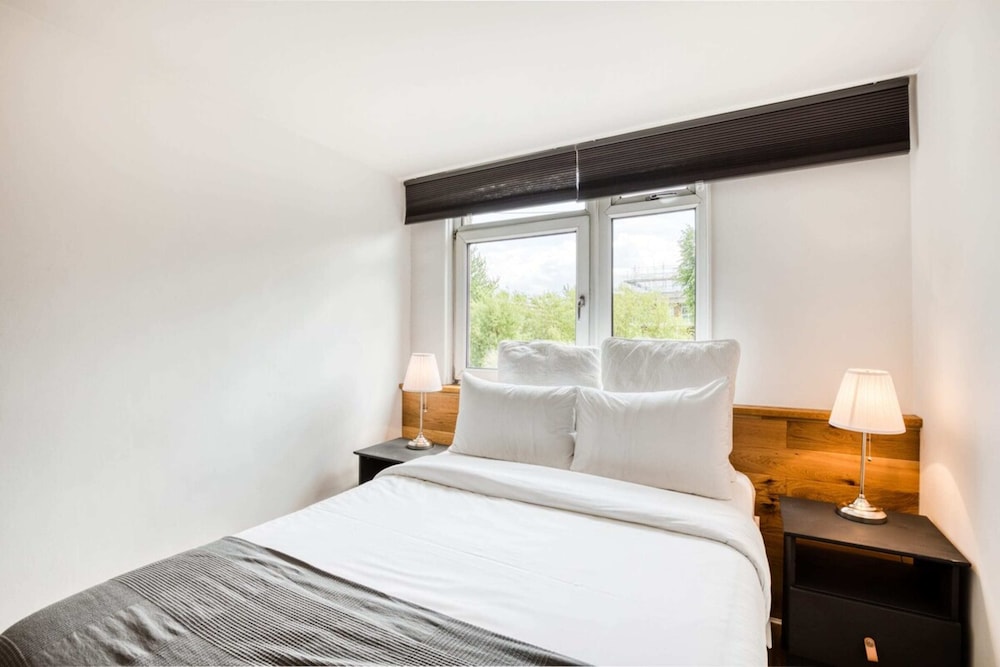 Homely 4 Bedroom House in Brixton