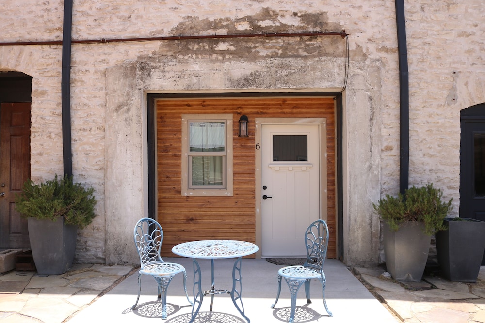 Hico's Upstairs Inn
