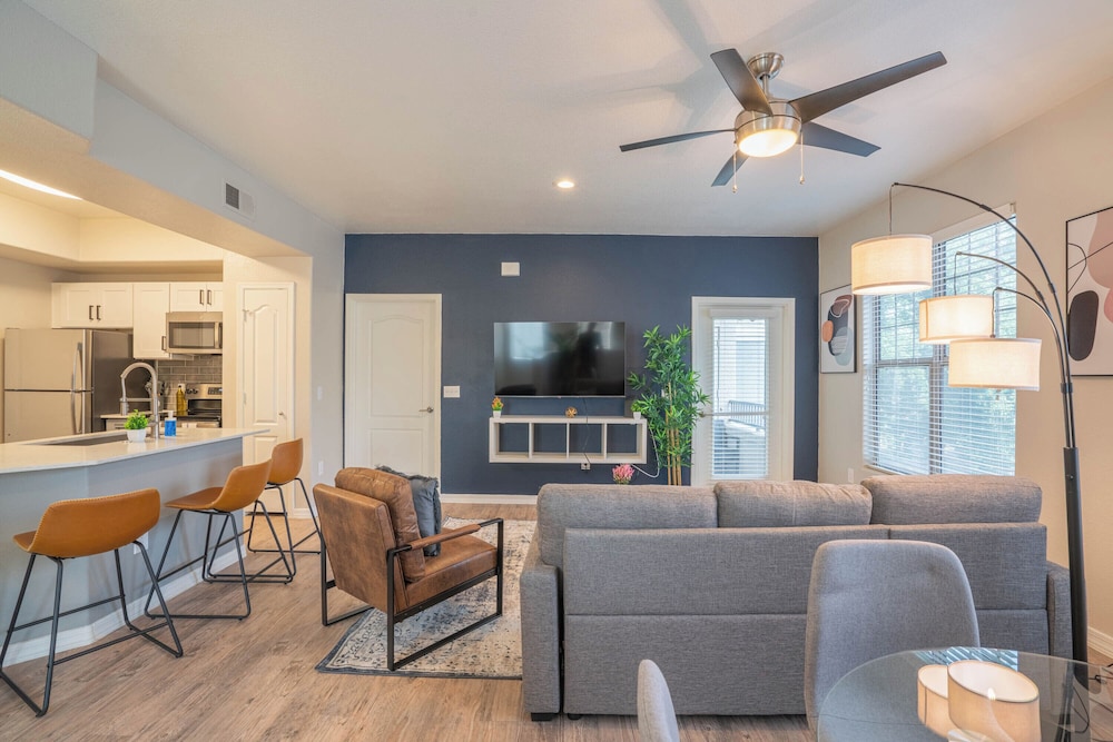 ROVE LIVING/KB - Lex on Central
