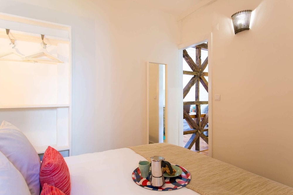 Sunlit Photographers 1bedroom Apartment in Alcântara view 3