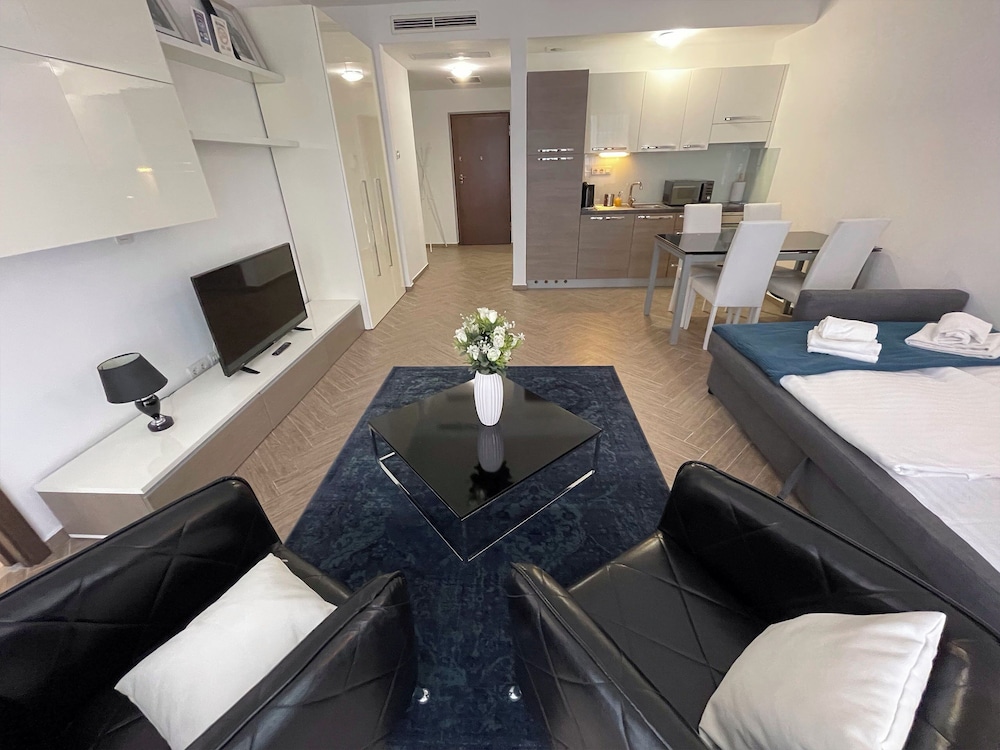 Smart Carrara Apartments