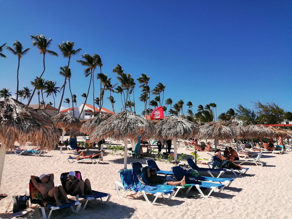 Los Corales Beach Village