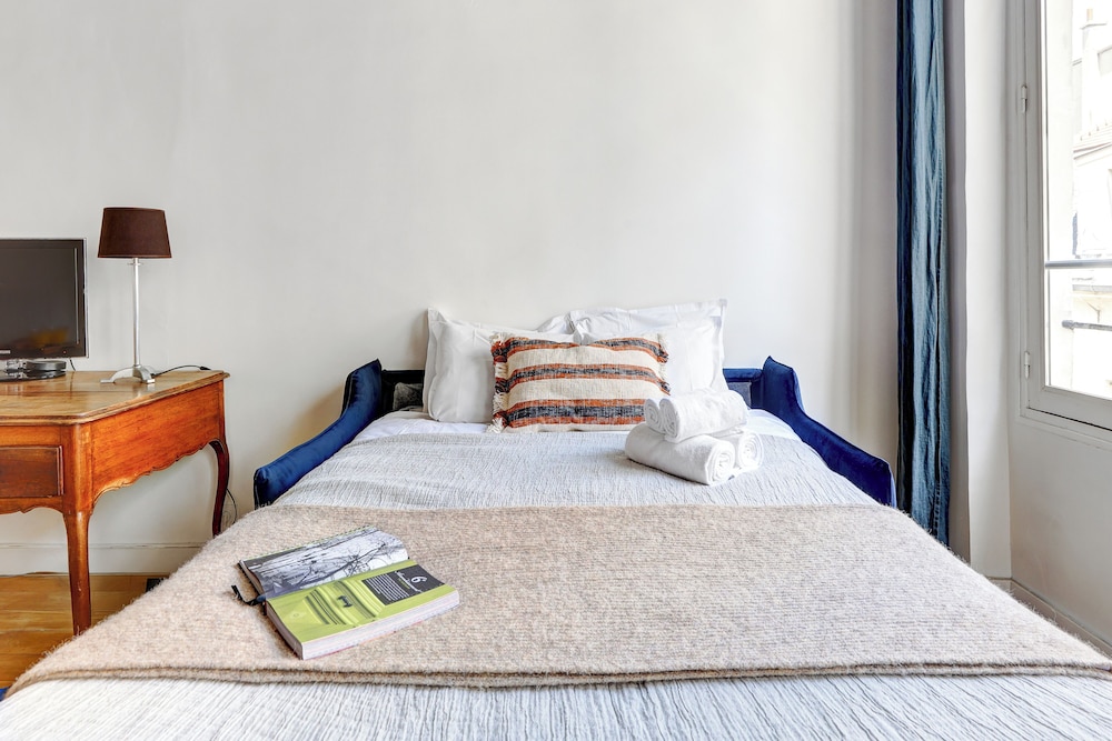 Charming 1BR Steps from Saint-Germain