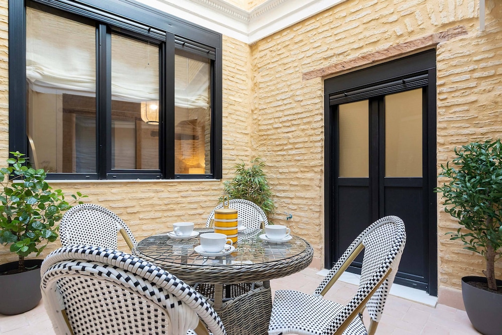 Genteel Home Acetres