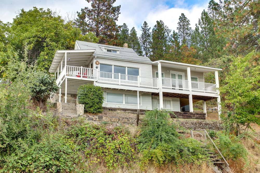 Harrison Getaway w/ Deck & Lake Views! view 5