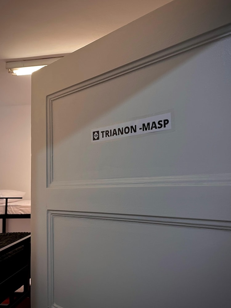Urban Nomad Hostel & Food