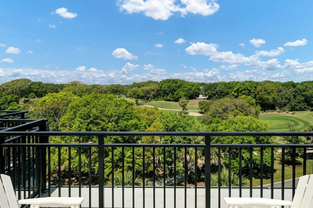 423 C Shipwatch by Avantstay Ocean Views Community Pool Close to Beach