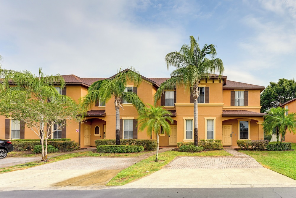 9 Mi to Disney: Gated Resort Escape w/ Pool Access