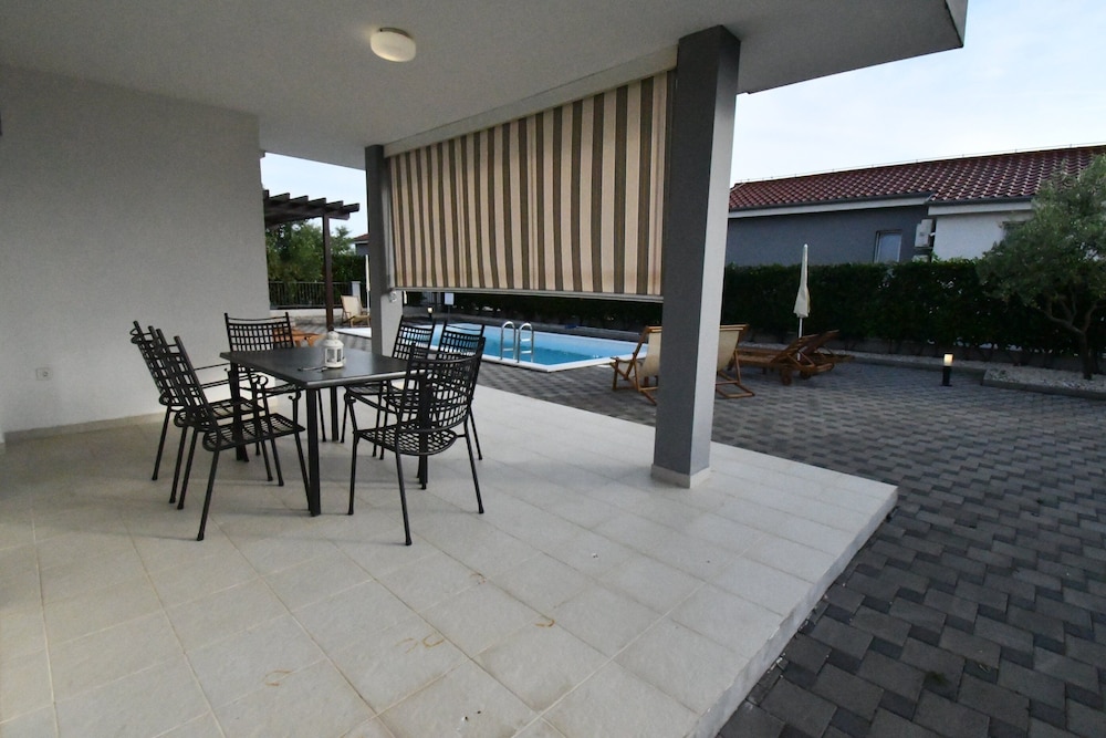 Luxury Escape With Swimming Pool & Modern Design