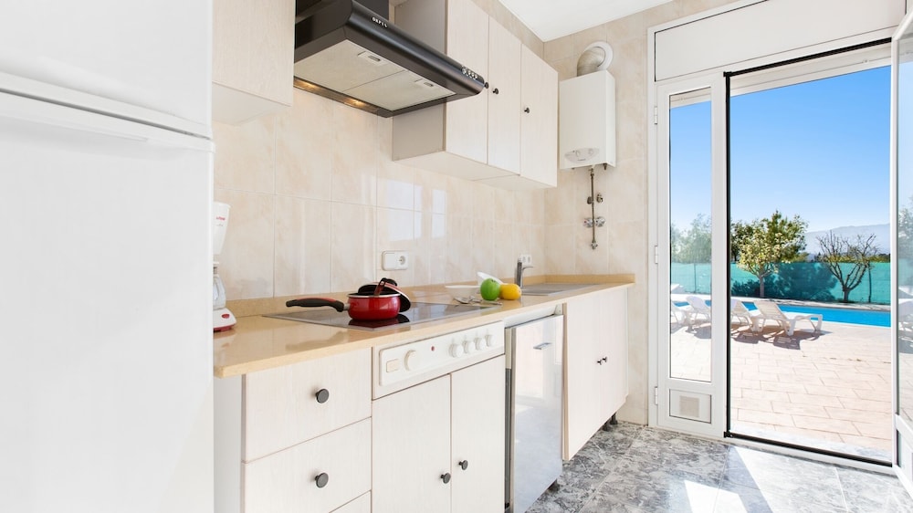 Alonso in Vidreres With 4 Bedrooms and 1 Bathrooms