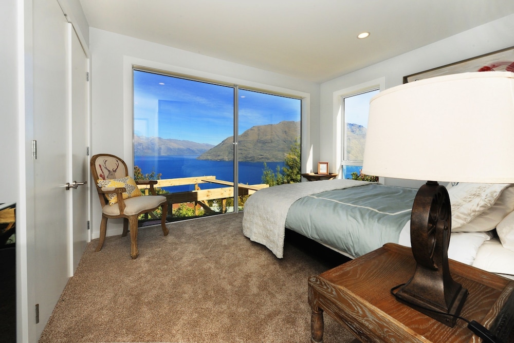 DH Lakeview Villa
