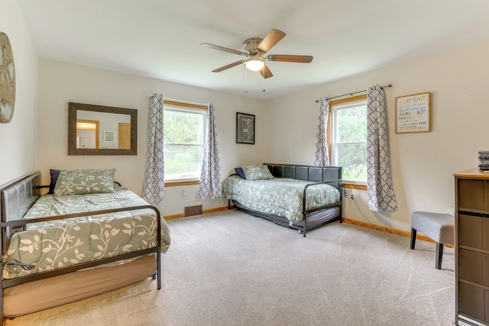 4 Mi to Main Street! Family Getaway in Zanesville