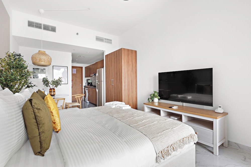 Abu Dhabi Vacations - Silkhaus Oasis Towers - Masdar City - Property Image 24