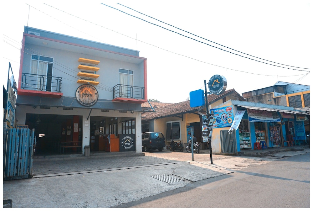 Budi House & Food Station