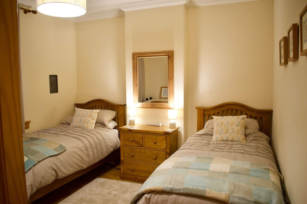 Newly Refurbed Home With Free Parking view 2