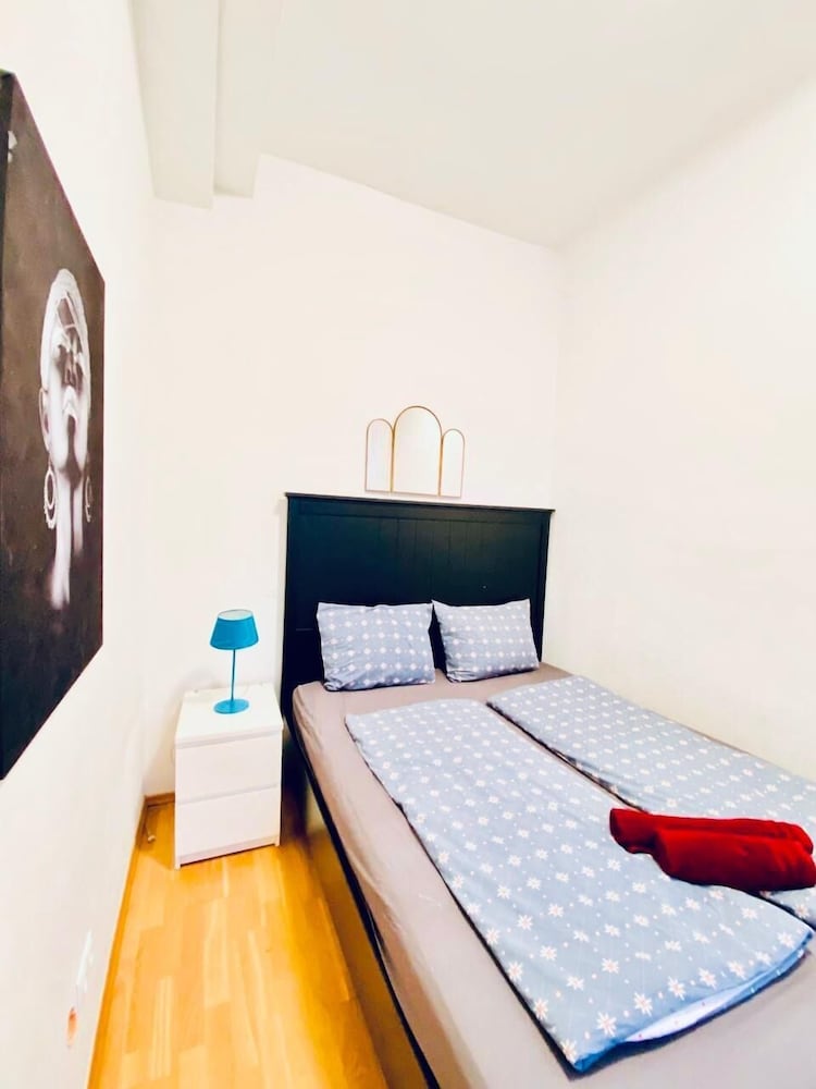 2BR Apartment Close to Stadthalle