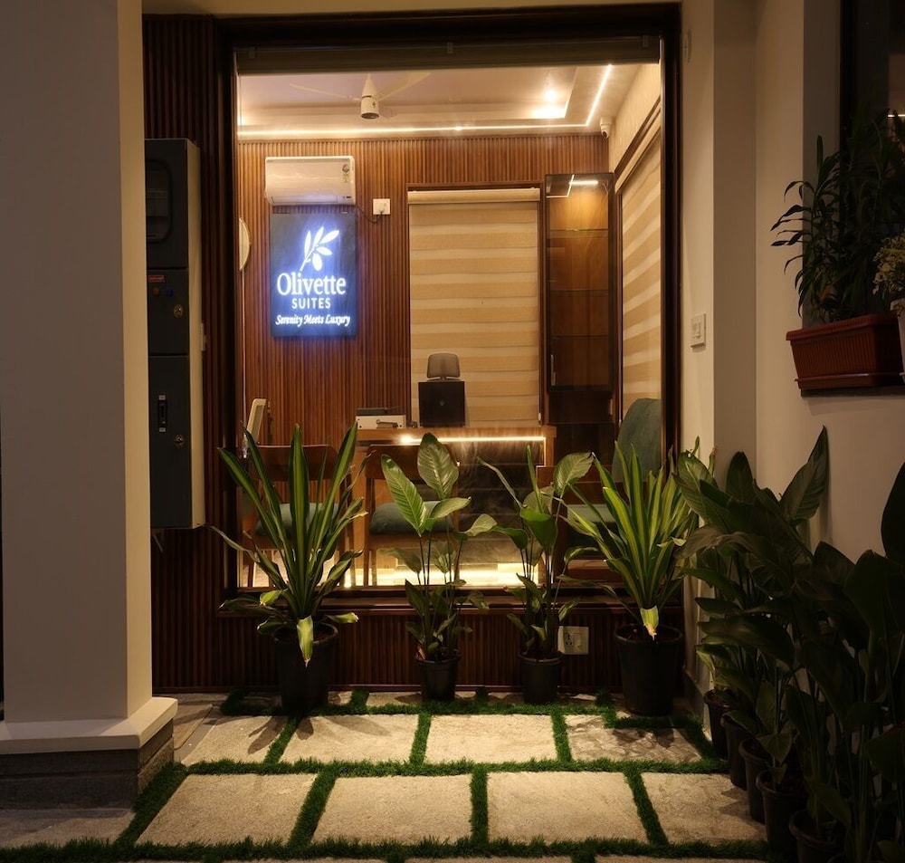 Olivette Suites