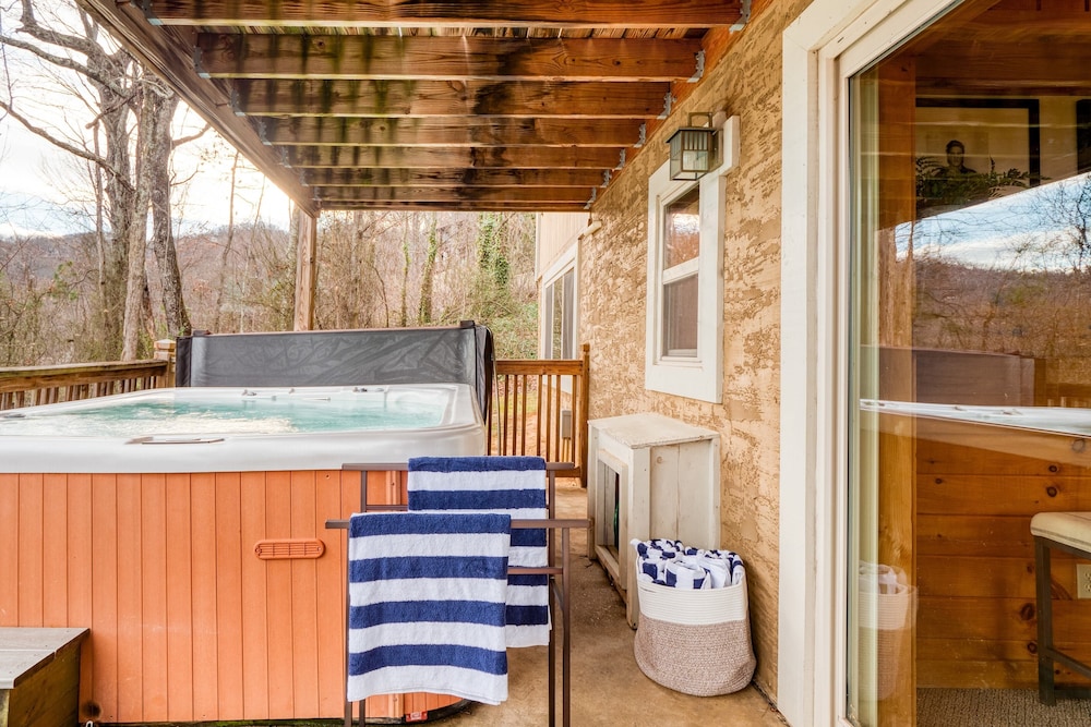 Chestnut by Avantstay Mountain Cabin w/ Treetop Views, Hot Tub & Game Room! view 5